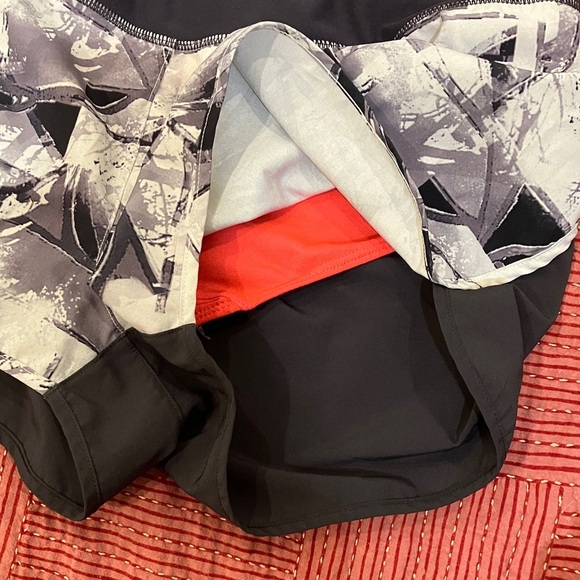 MPG size 11 Women's Athletic lined Shorts with Black and Gray Geometric Pattern - Picture 14 of 15